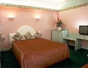 Le Ry D'ave Hotel